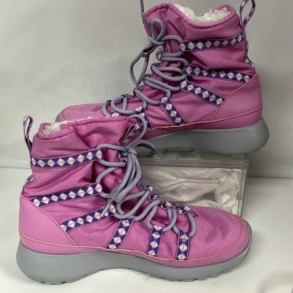 Nike Youth SZ 6 Fur Lined Pink‎ Lace Up Boots